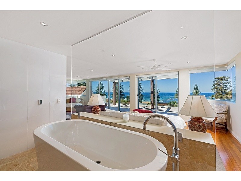 154 Avoca Drive, Avoca Beach NSW 2251