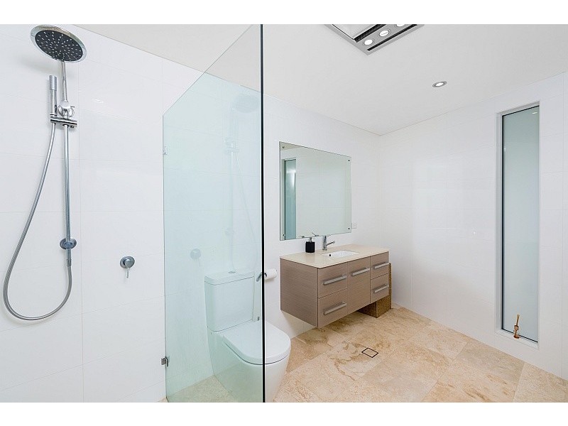 154 Avoca Drive, Avoca Beach NSW 2251