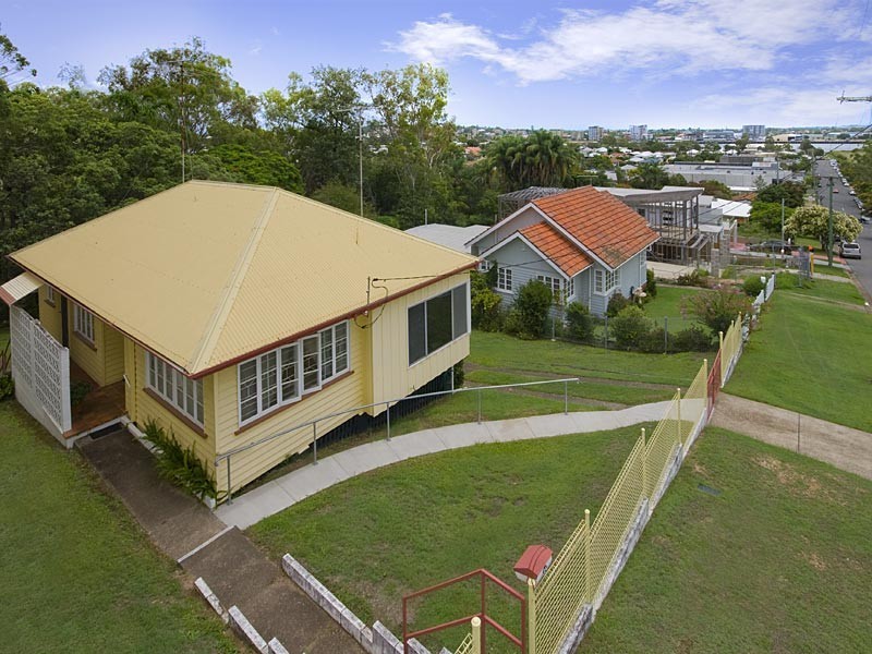 24 Taylor Street, Balmoral QLD 4171