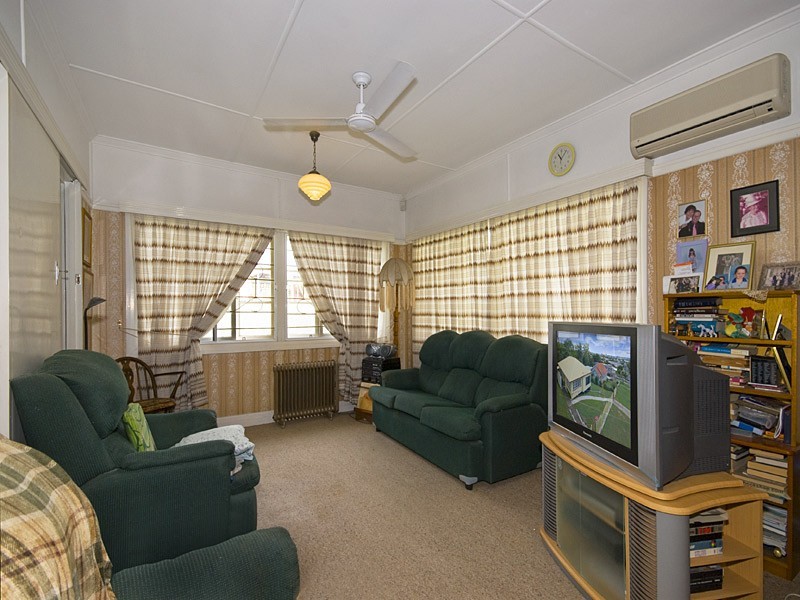 24 Taylor Street, Balmoral QLD 4171