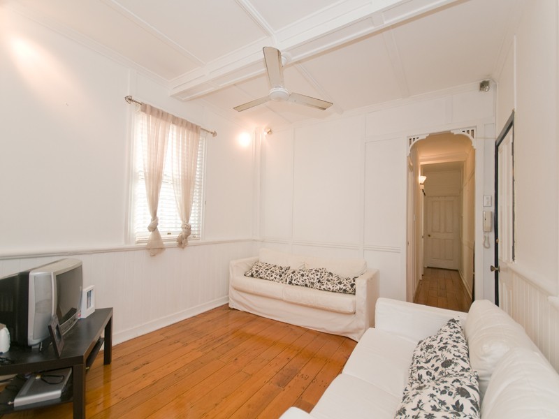 2/147 Merthyr Road, New Farm QLD 4005