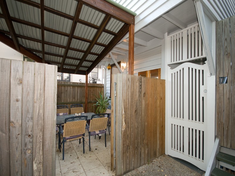 2/147 Merthyr Road, New Farm QLD 4005