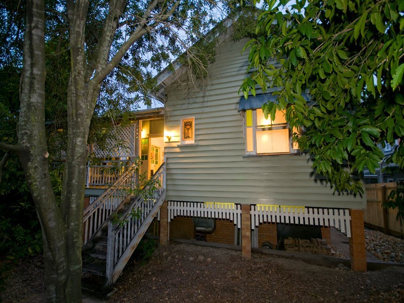 27 Sixth Ave, Kedron QLD 4031