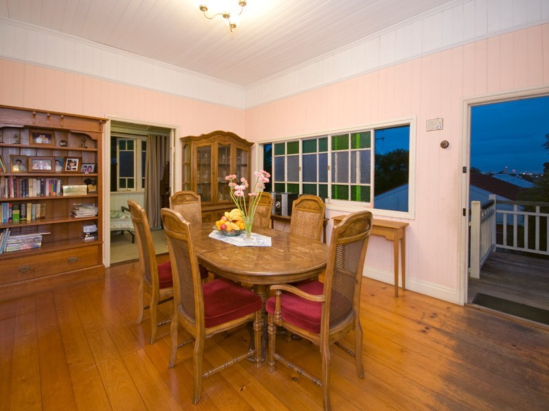 27 Sixth Ave, Kedron QLD 4031