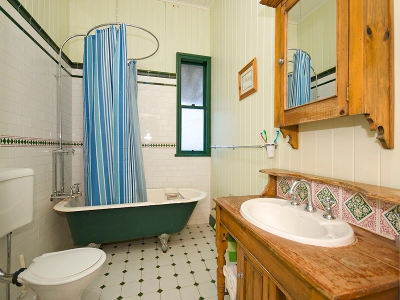 27 Sixth Ave, Kedron QLD 4031