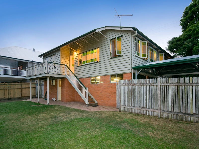 27 Sixth Ave, Kedron QLD 4031