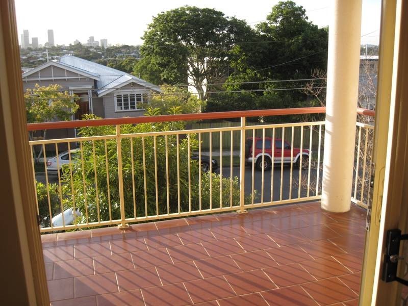 2/45 Eighth Ave, Coorparoo QLD 4151