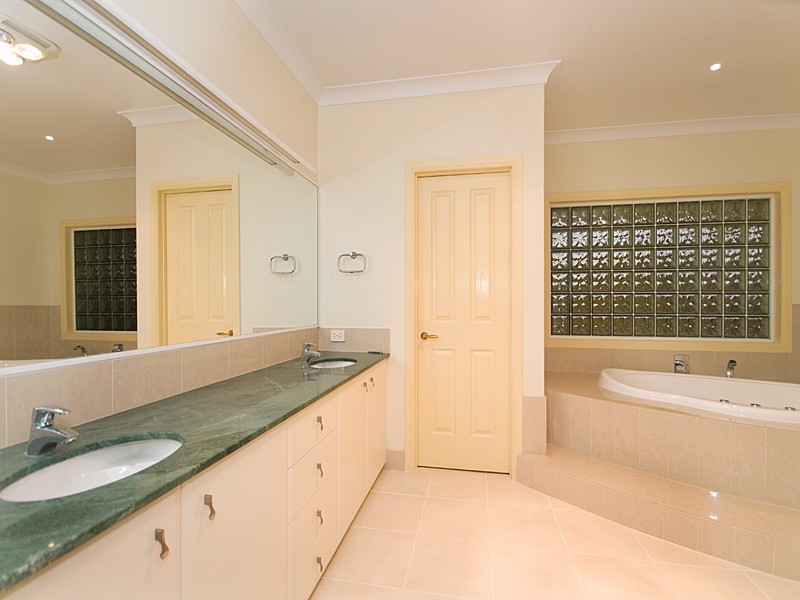 11 Thornton Drive, Thornlands QLD 4164