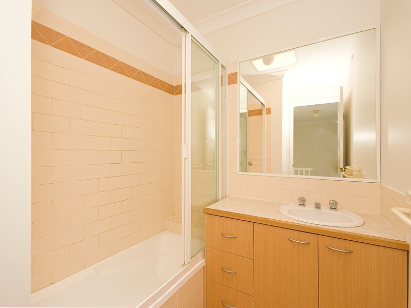 13/31 Birdwood Rd, Holland Park West QLD 4121