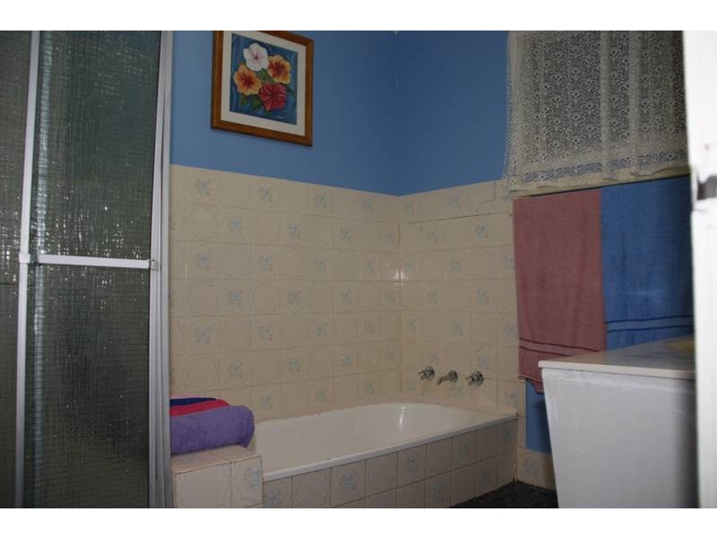 99B North Station Road, North Booval QLD 4304