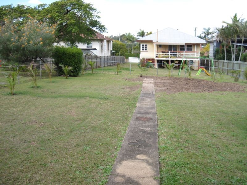 55 Holland Rd, Holland Park QLD 4121