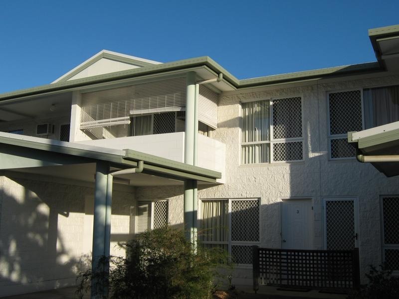 2/17 Rose Street, North Ward QLD 4810