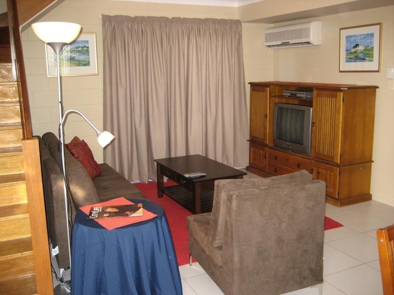 2/17 Rose Street, North Ward QLD 4810