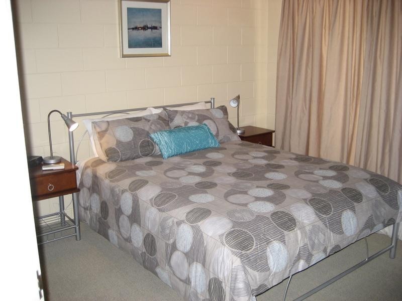 2/17 Rose Street, North Ward QLD 4810