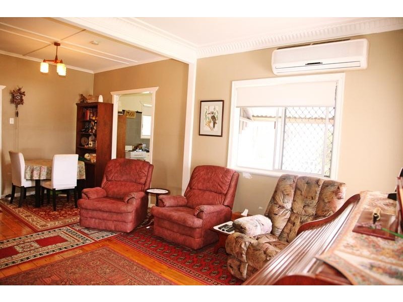 6 Phillip Street, One Mile QLD 4305