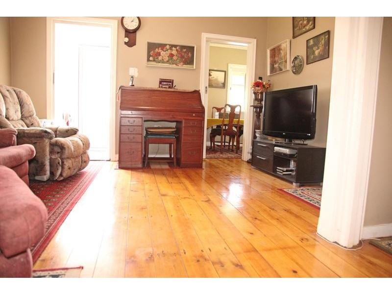 6 Phillip Street, One Mile QLD 4305