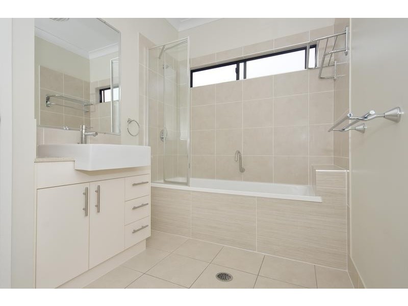 2/7 Bradley Ave, Kedron QLD 4031