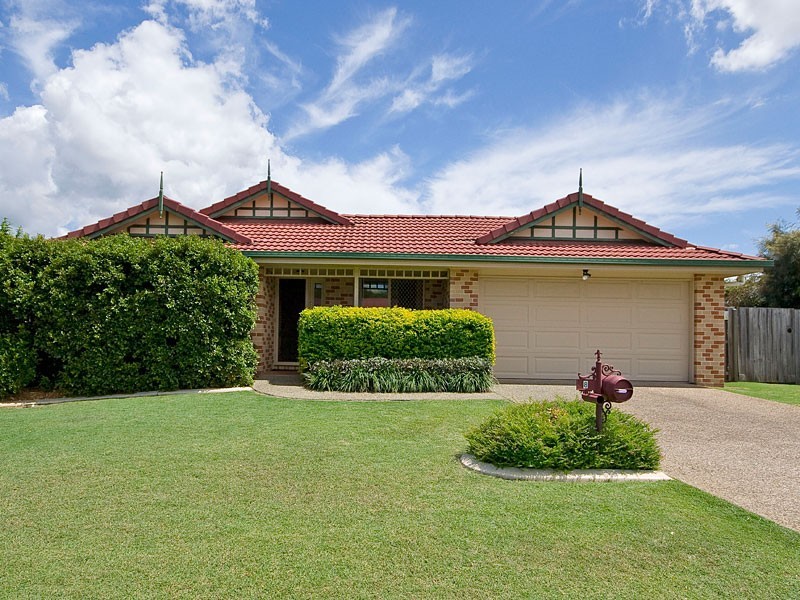 8 Inverpine Court, Petrie QLD 4502