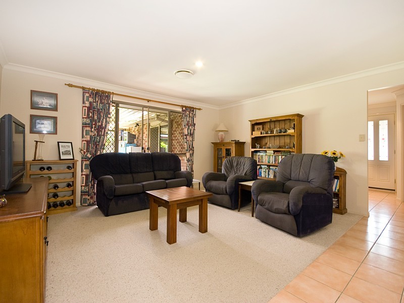 8 Inverpine Court, Petrie QLD 4502