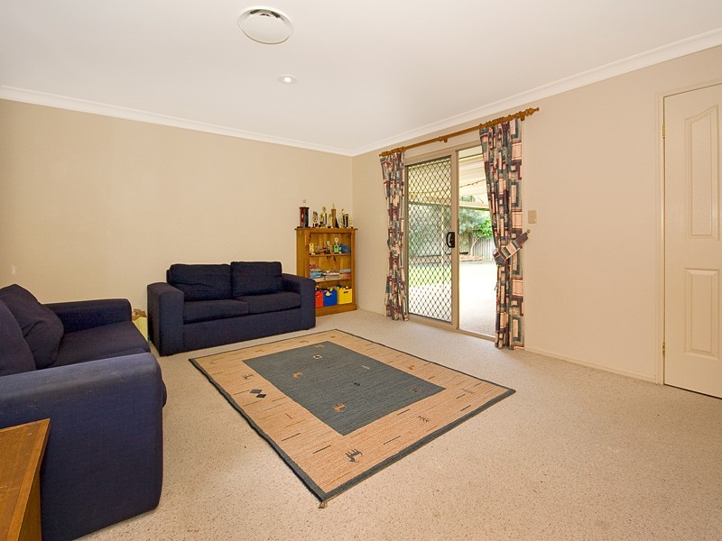 8 Inverpine Court, Petrie QLD 4502