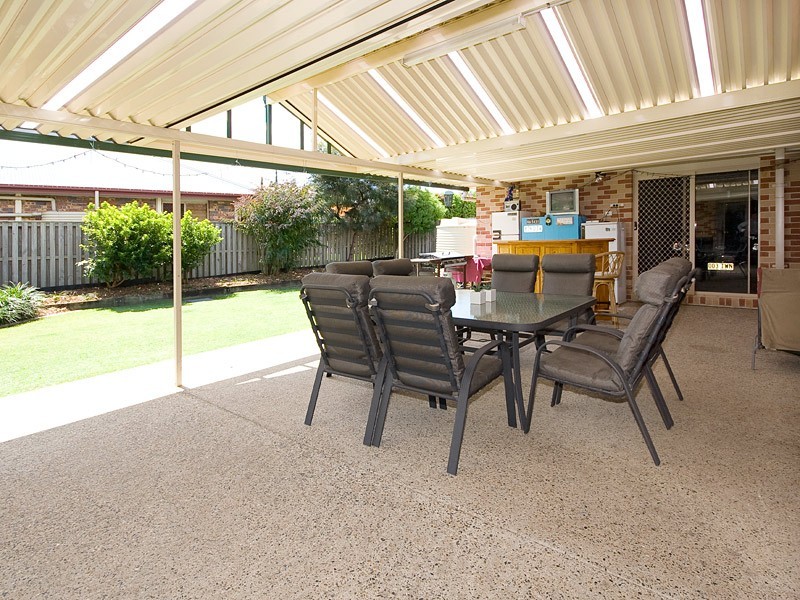 8 Inverpine Court, Petrie QLD 4502