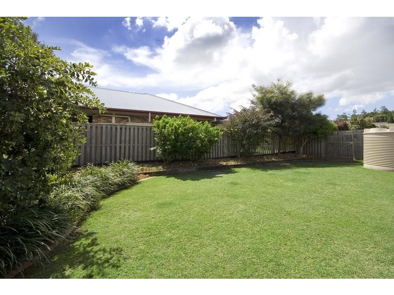 8 Inverpine Court, Petrie QLD 4502