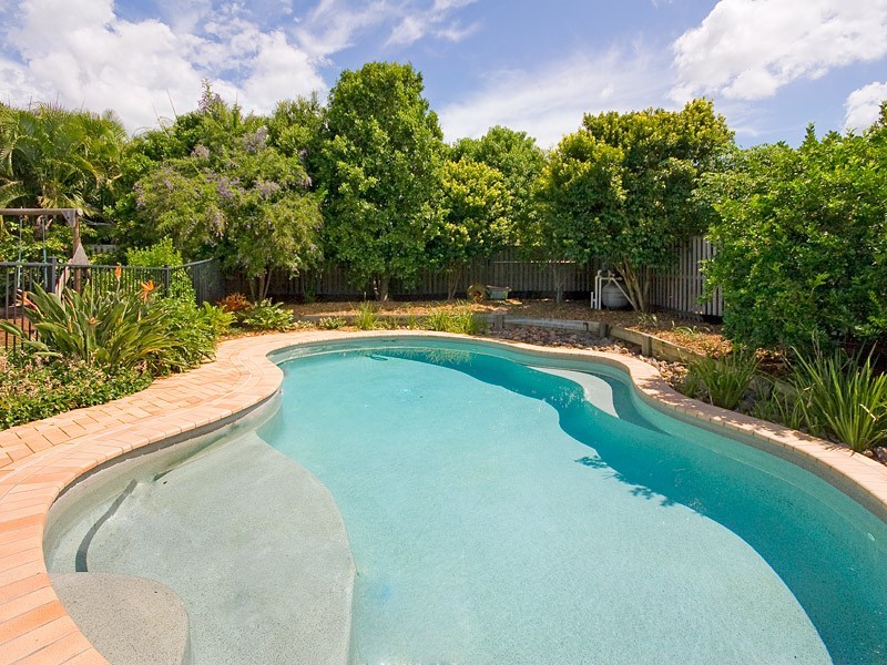 8 Inverpine Court, Petrie QLD 4502