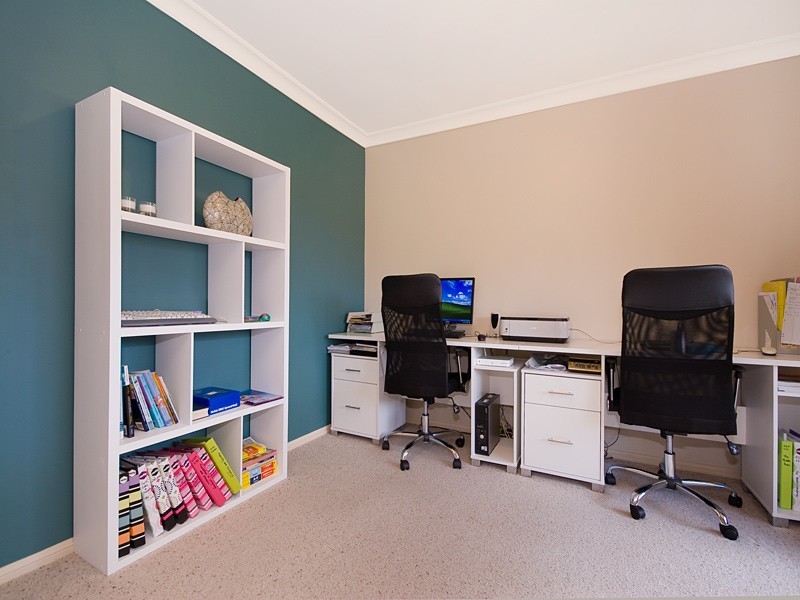 8 Inverpine Court, Petrie QLD 4502