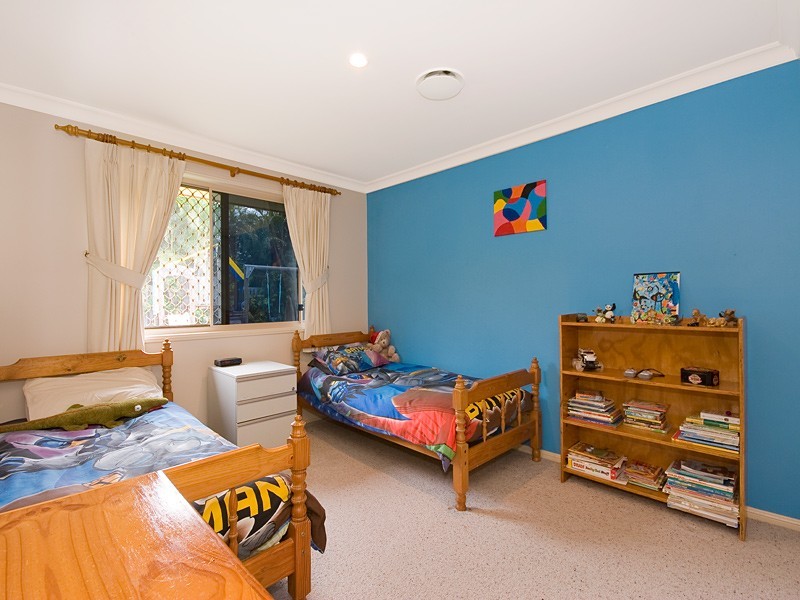 8 Inverpine Court, Petrie QLD 4502