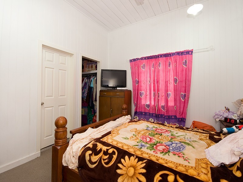 19 North Station Road, North Booval QLD 4304