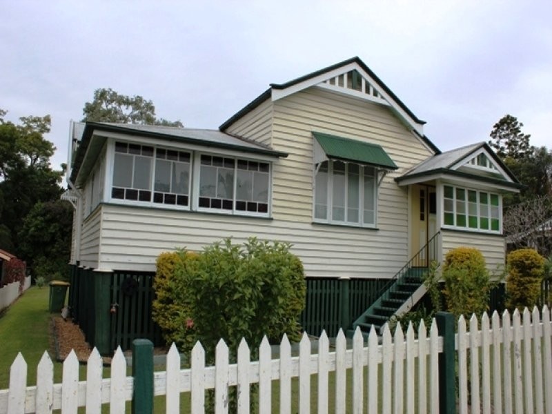 77 Chermside Road, Newtown QLD 4305