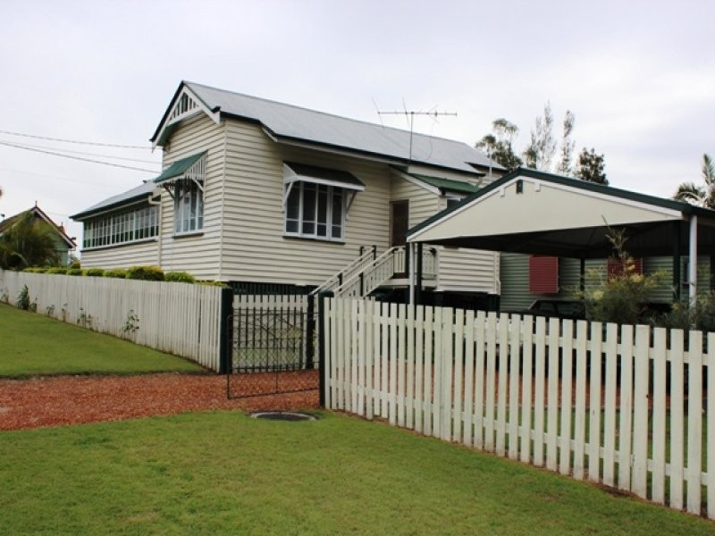 77 Chermside Road, Newtown QLD 4305