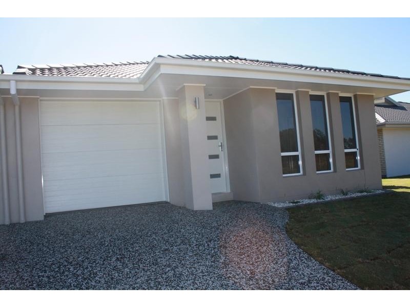 2/31 Vivian Hancock Drive, North Booval QLD 4304