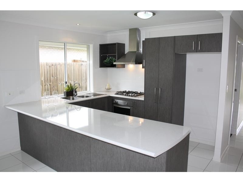 2/31 Vivian Hancock Drive, North Booval QLD 4304