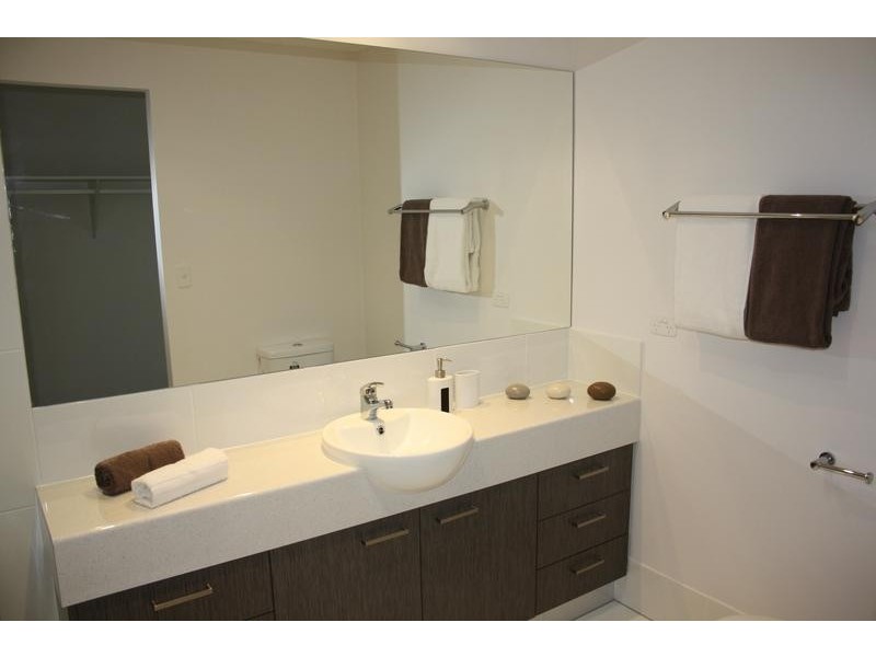 2/31 Vivian Hancock Drive, North Booval QLD 4304