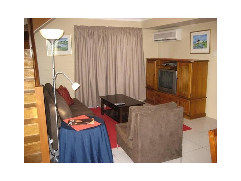 2/17 Rose Street, North Ward QLD 4810