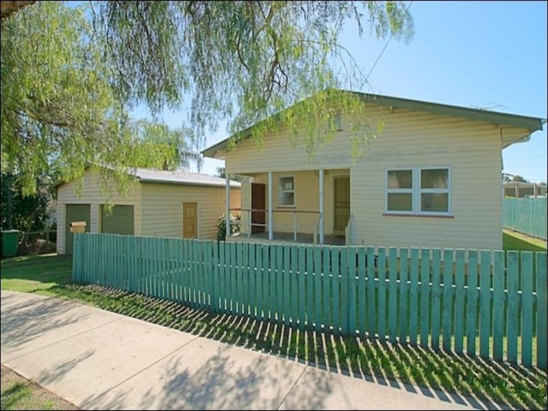 24 Macquarie Street, Silkstone QLD 4304