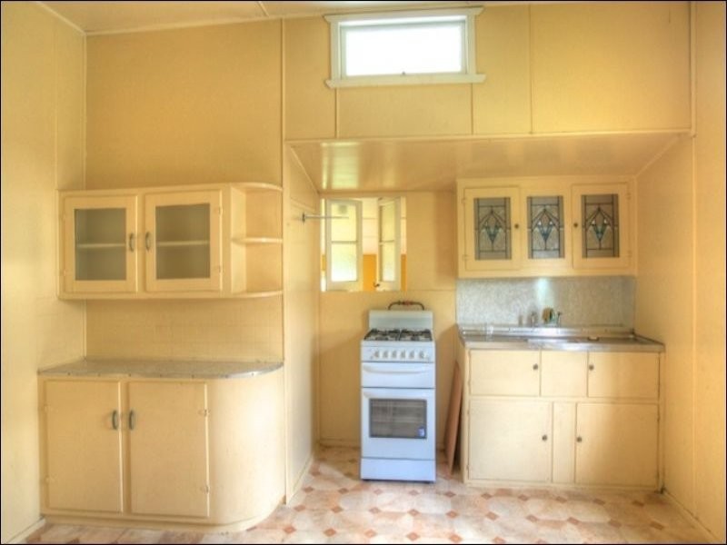 24 Macquarie Street, Silkstone QLD 4304