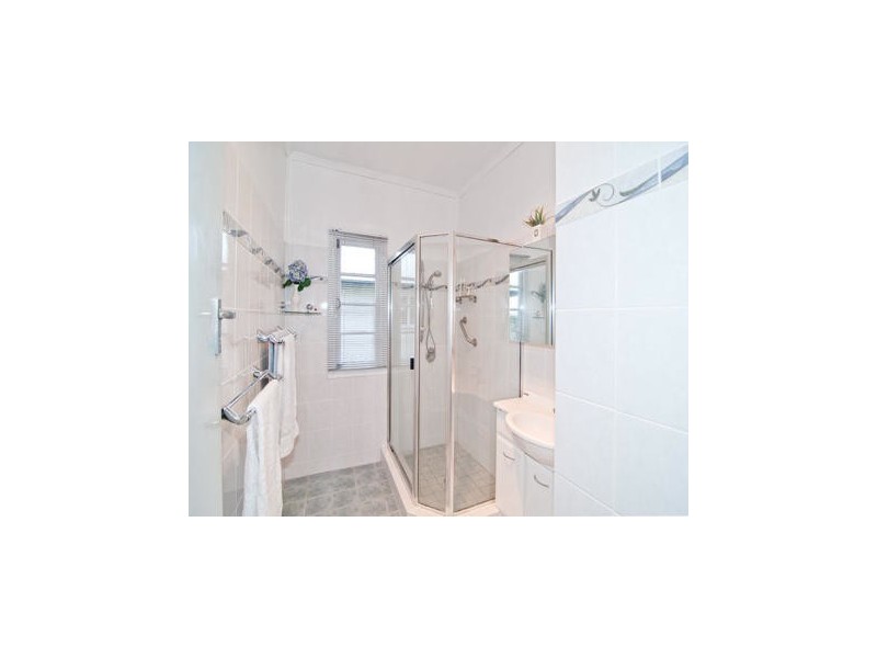 11 Minnis Street, Eastern Heights QLD 4305