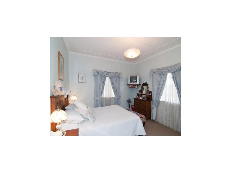 11 Minnis Street, Eastern Heights QLD 4305