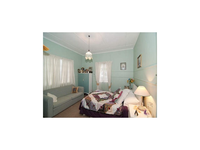 11 Minnis Street, Eastern Heights QLD 4305