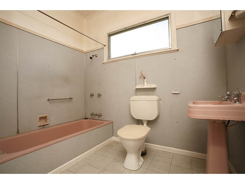 18 Tregair Street, Newtown QLD 4305