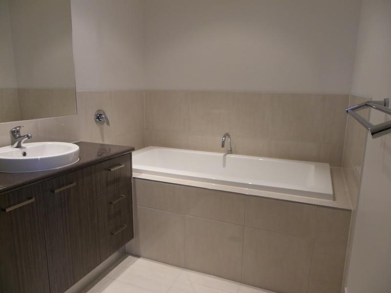 1/33 Nixon Drive, North Booval QLD 4304