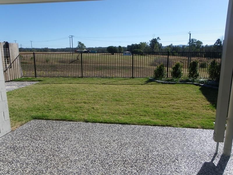 1/33 Nixon Drive, North Booval QLD 4304