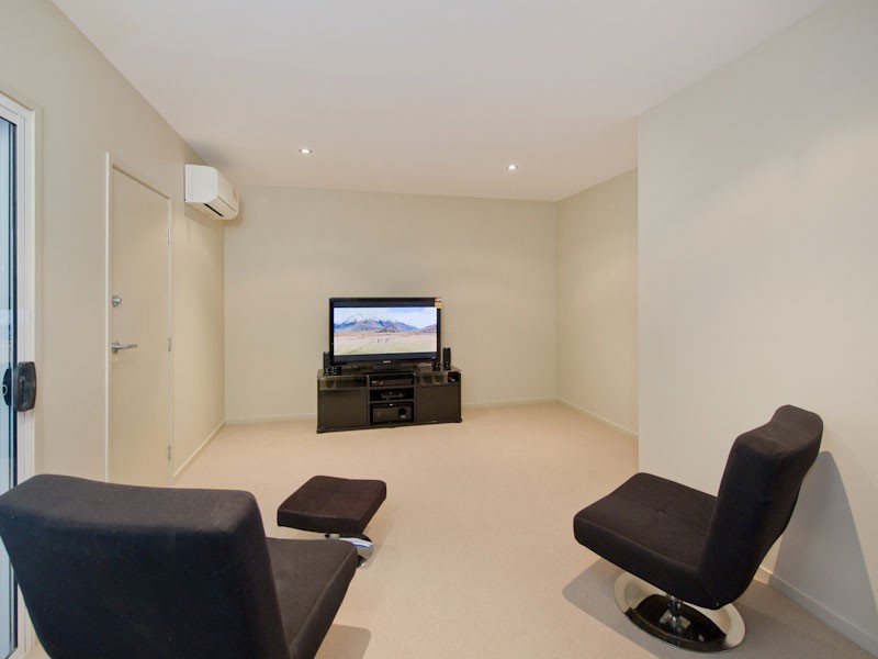 12 Thurlow St, Newmarket QLD 4051