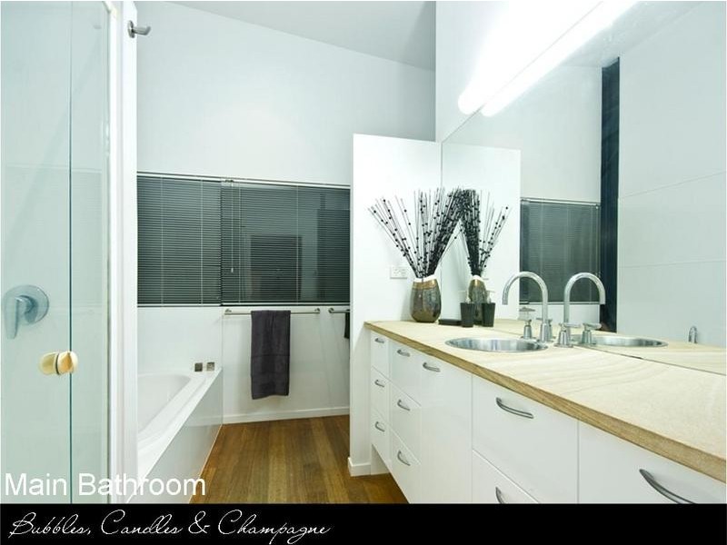 33 Ashbourne Street, Ashgrove QLD 4060