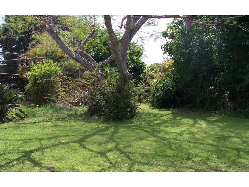 8 Barnes Court, Silkstone QLD 4304