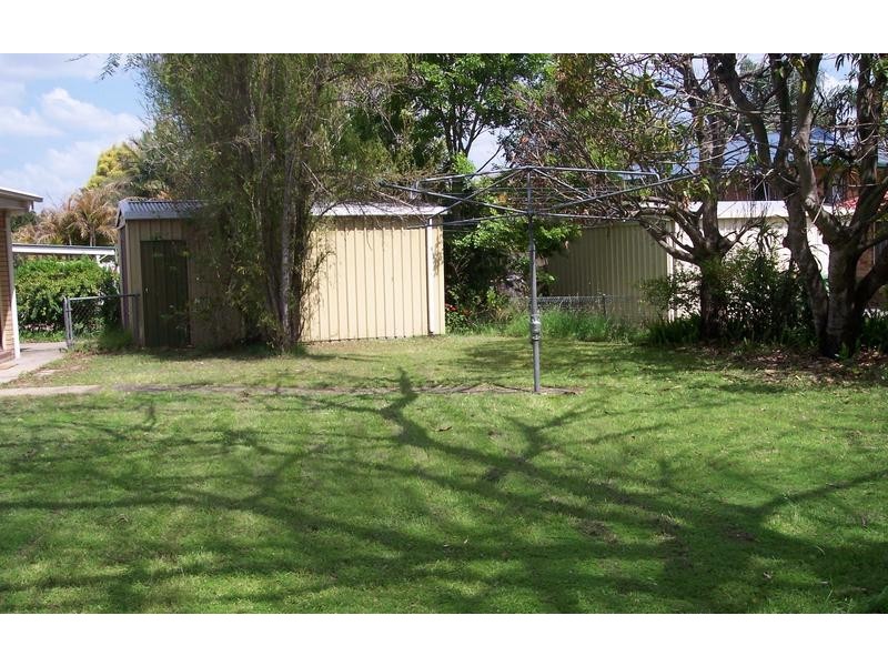 8 Barnes Court, Silkstone QLD 4304