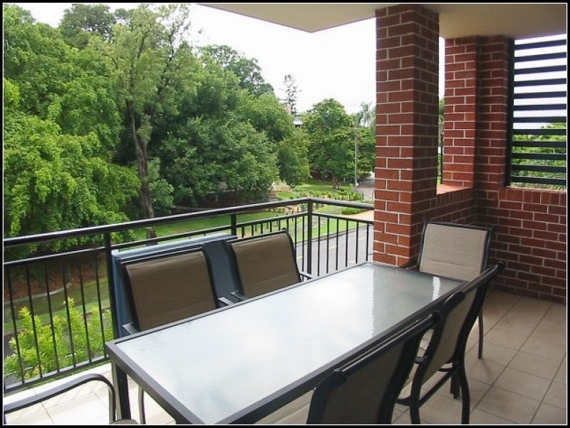 9 Newstead Avenue, Newstead QLD 4006