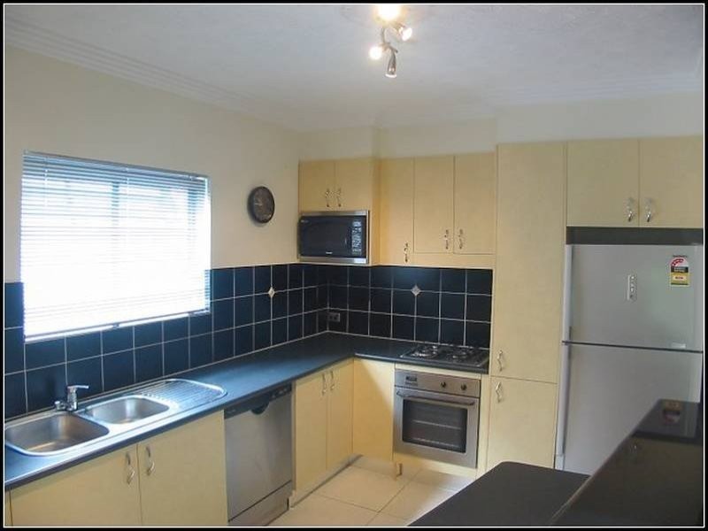 9 Newstead Avenue, Newstead QLD 4006